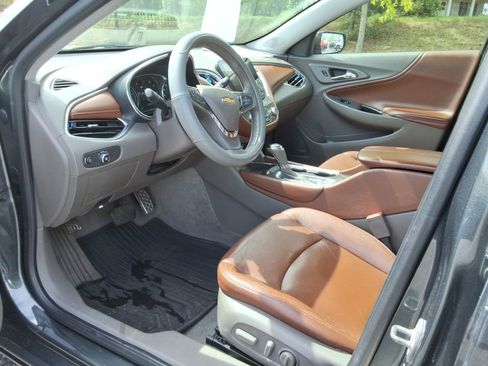 Used 2016 Chevrolet Malibu LT w/ Leather Package image 10