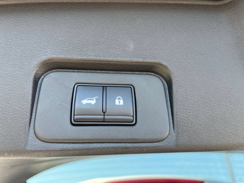 Used 2025 Nissan Rogue SV AWD/4WD image 19