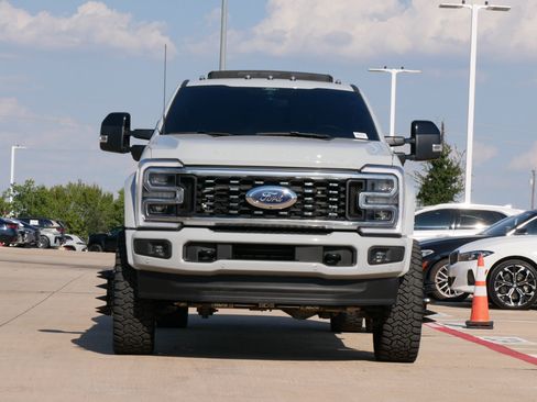 Used 2025 Ford F450 Platinum w/ FX4 Off-Road Package AWD/4WD image 3