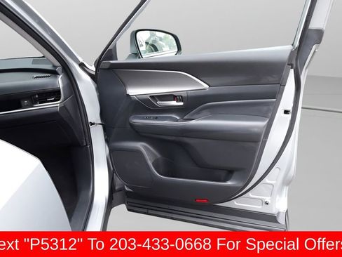 Certified 2025 Toyota Grand Highlander AWD image 16