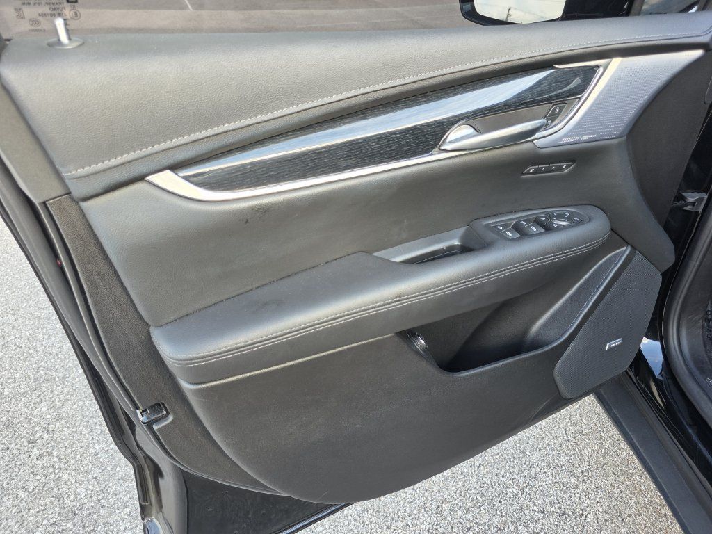 Used 2024 Cadillac XT5 Premium Luxury w/ Technology Package AWD/4WD image 17