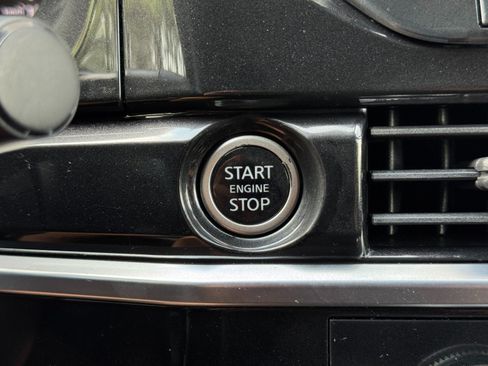 Used 2023 Nissan Pathfinder SL FWD image 21