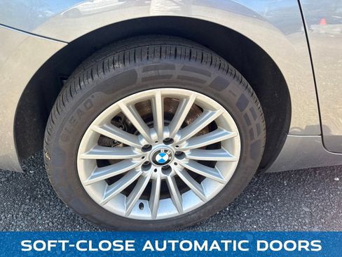 Used 2011 BMW 550i Gran Turismo xDrive AWD/4WD image 21