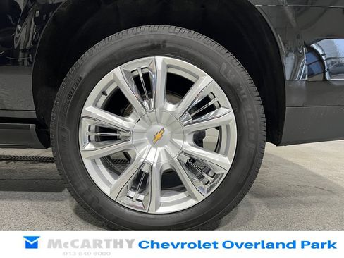 Used 2021 Chevrolet Suburban High Country w/ Premium Package AWD/4WD image 38