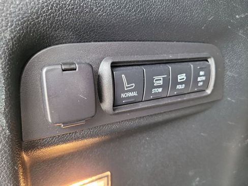 Used 2018 Ford Explorer Limited w/ Equipment Group 301A FWD image 12