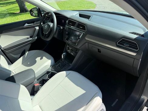 Used 2020 Volkswagen Tiguan SEL FWD image 23