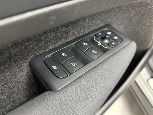 Certified 2025 Volvo XC40 B5 Plus image 11