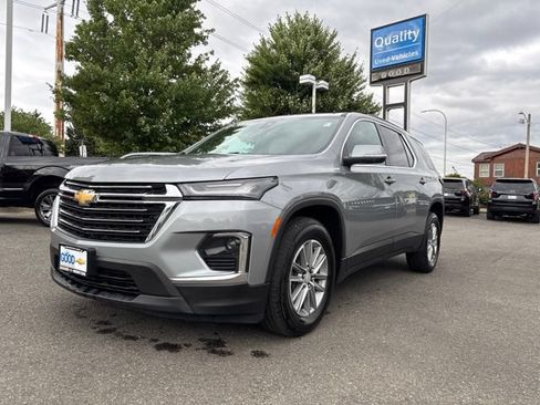 Used 2023 Chevrolet Traverse LT w/ LPO, Cargo Package AWD/4WD image 1
