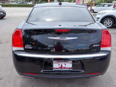 Used 2019 Chrysler 300 Limited image 4