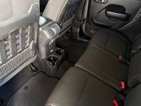Used 2022 Jeep Wrangler Unlimited Rubicon w/ Xtreme Recon 35" Tire Package AWD/4WD image 13