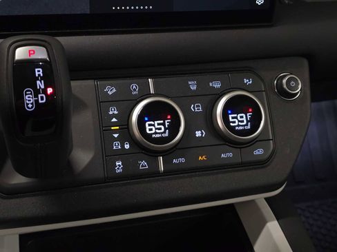 Used 2025 Land Rover Defender 130 S image 29