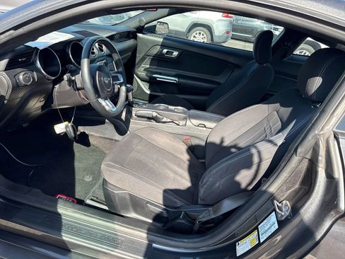 Used 2020 Ford Mustang Coupe RWD image 3