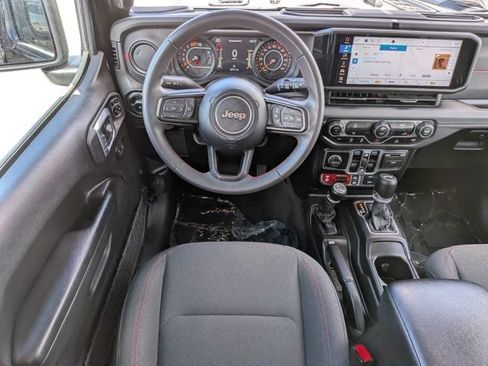 Used 2025 Jeep Wrangler Unlimited Rubicon AWD/4WD image 17
