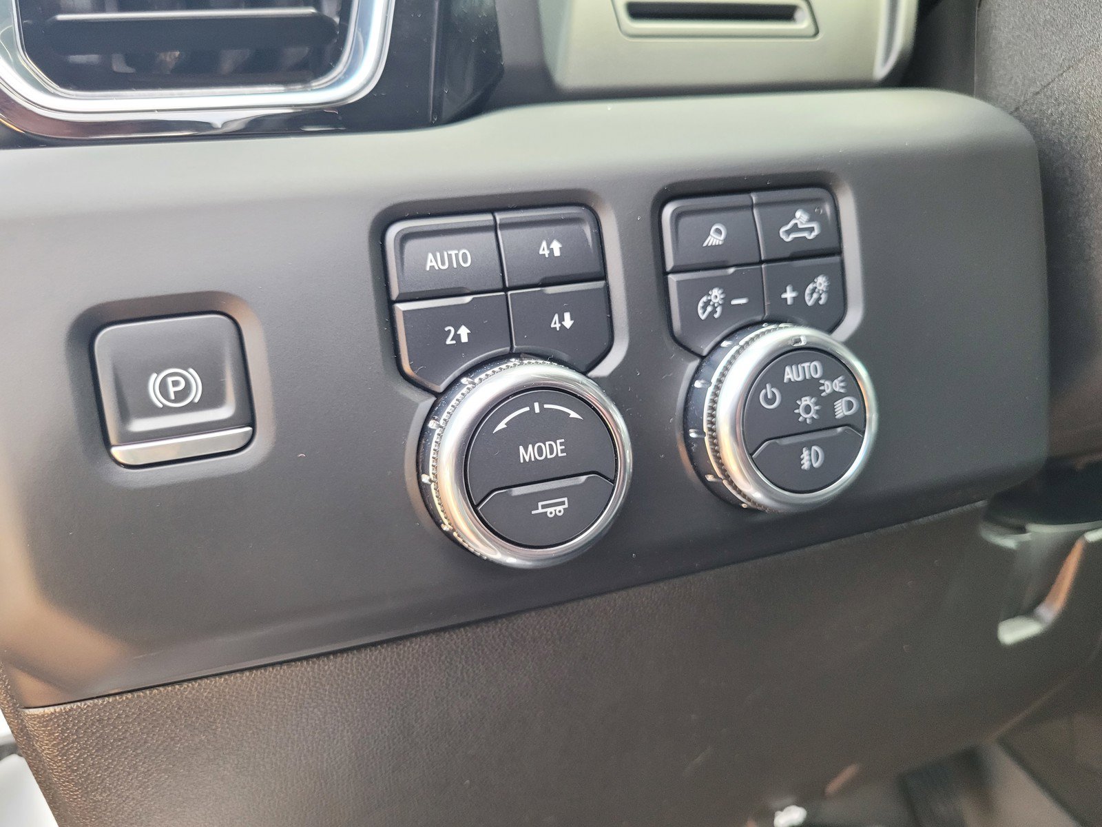 Used 2024 GMC Sierra 3500 Denali AWD/4WD image 16