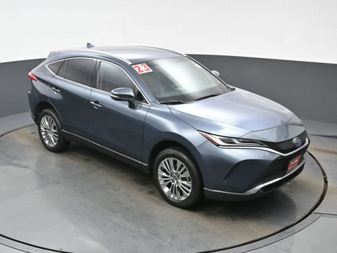 Used 2023 Toyota Venza XLE image 35