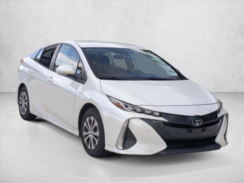 Certified 2022 Toyota Prius Prime XLE FWD image 3
