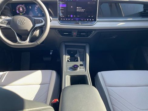 New 2025 Volkswagen Tiguan SE image 11
