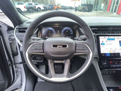 New 2025 Jeep Grand Cherokee Limited w/ Luxury Tech Group II image 14