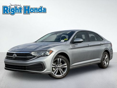 Used 2024 Volkswagen Jetta SE FWD image 2