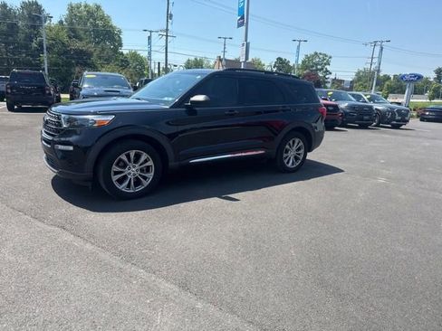 Certified 2021 Ford Explorer XLT w/ Equipment Group 202A AWD/4WD image 3