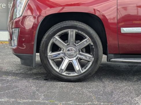 Used 2018 Cadillac Escalade Luxury image 37