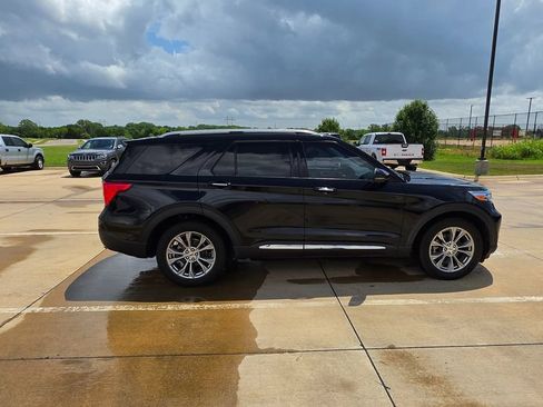 Used 2021 Ford Explorer XLT w/ Equipment Group 202A AWD/4WD image 6