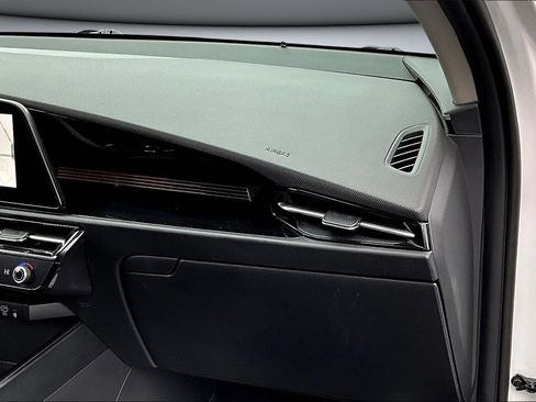 Used 2023 Kia Niro EX image 25