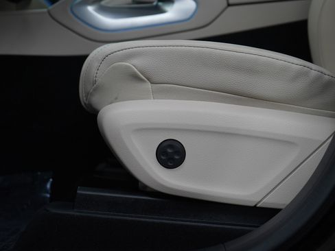 Used 2025 Mercedes-Benz GLS 450 4MATIC image 27