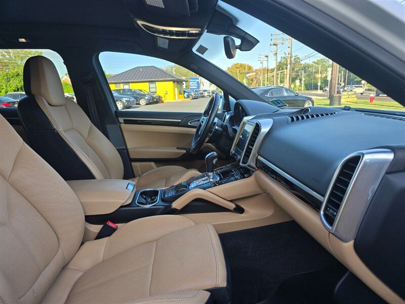 Used 2018 Porsche Cayenne AWD/4WD image 13
