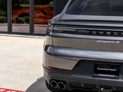 Certified 2025 Porsche Cayenne S AWD/4WD image 13