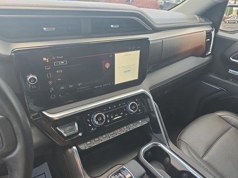 Used 2023 GMC Sierra 1500 Denali AWD/4WD image 19