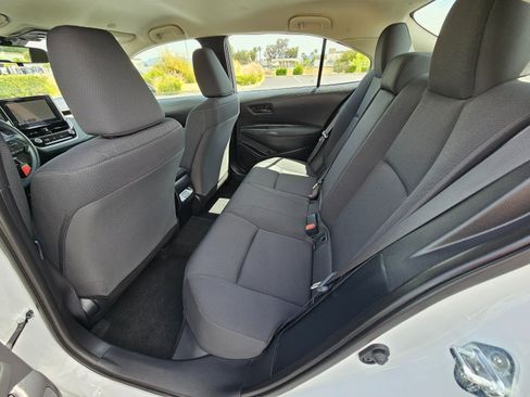 Used 2025 Toyota Corolla LE image 18