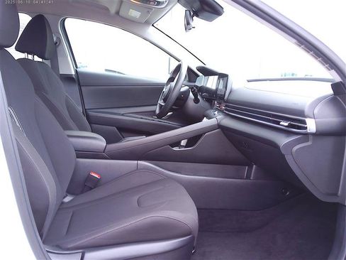 Used 2024 Hyundai Elantra SEL FWD image 8
