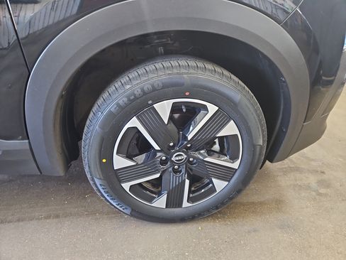 Used 2025 Nissan Kicks SV AWD/4WD image 22