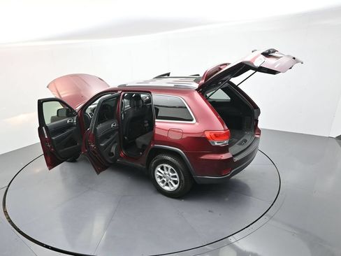 Used 2018 Jeep Grand Cherokee Laredo RWD image 35