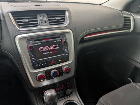Used 2015 GMC Acadia SLE image 10