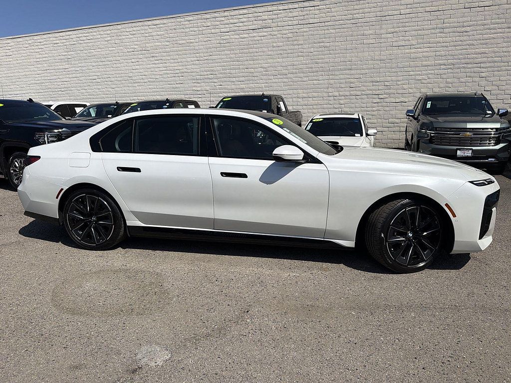 Used 2025 BMW 750e xDrive AWD/4WD image 4