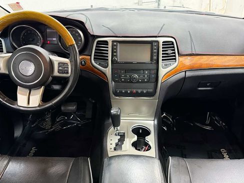 Used 2013 Jeep Grand Cherokee Overland w/ Advance Technology Group AWD/4WD image 27
