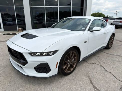Used 2024 Ford Mustang GT Premium RWD image 3