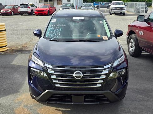 Used 2025 Nissan Rogue SV FWD image 8