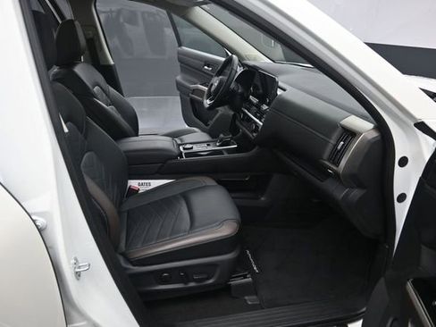 Used 2024 Nissan Pathfinder Platinum AWD/4WD image 37