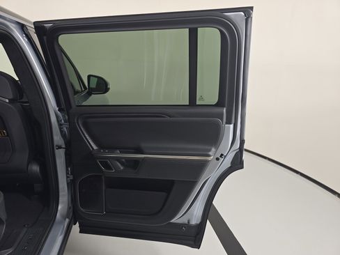 Used 2023 Rivian R1S Adventure AWD/4WD image 19