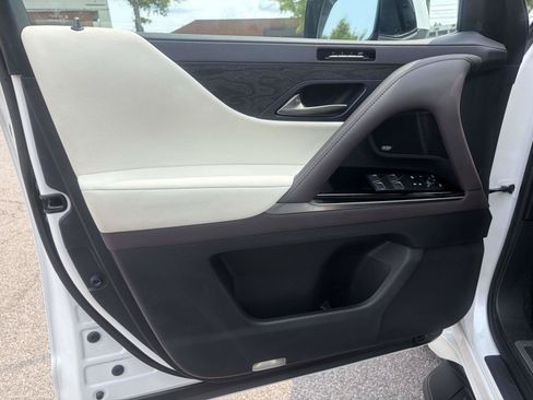 Used 2022 Lexus LX 600 4WD w/ Accessory Package (Z1) image 15