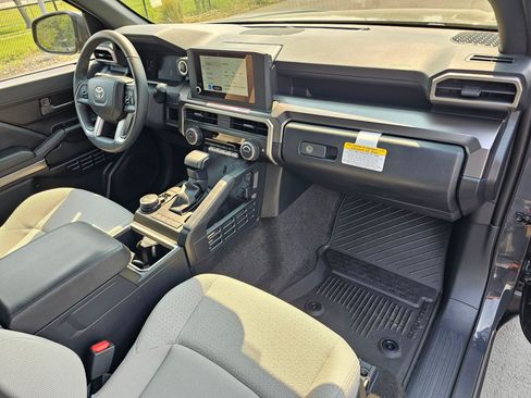 Used 2025 Toyota 4Runner SR5 AWD/4WD image 11
