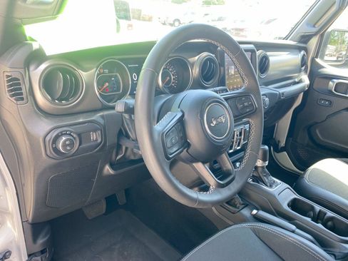 Used 2023 Jeep Gladiator Overland AWD/4WD image 25