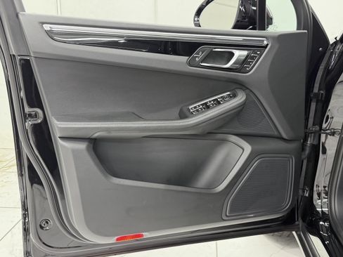 Certified 2026 Porsche Macan AWD/4WD image 26