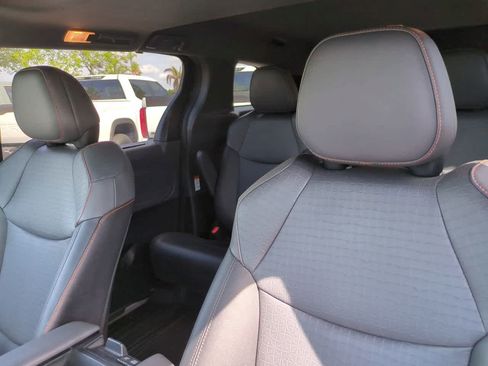 Used 2021 Toyota Sienna XSE AWD/4WD image 8