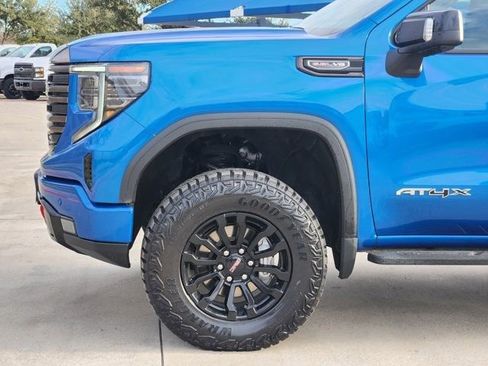 Used 2022 GMC Sierra 1500 AT4X image 16