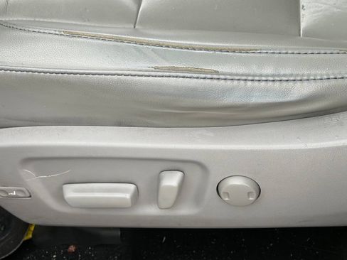 Used 2019 Toyota Highlander XLE FWD image 6