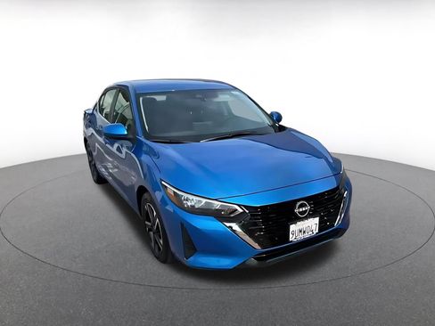 Used 2025 Nissan Sentra SV FWD image 3